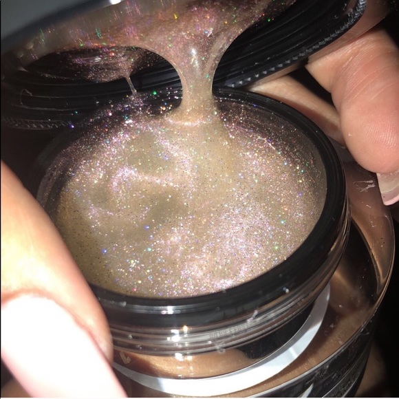 Too Faced Glow Job Shimmer face mask - Picture 3 of 3